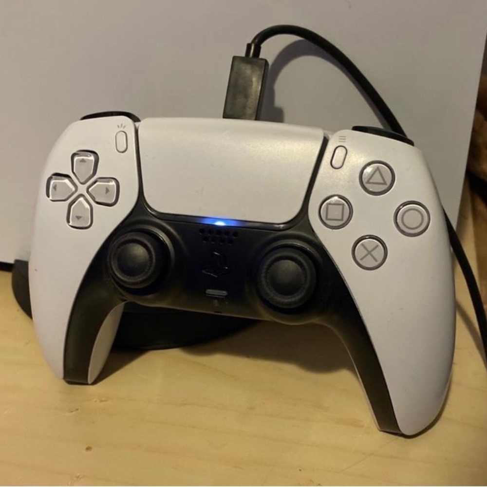 PS5 - Picture 3 of 5